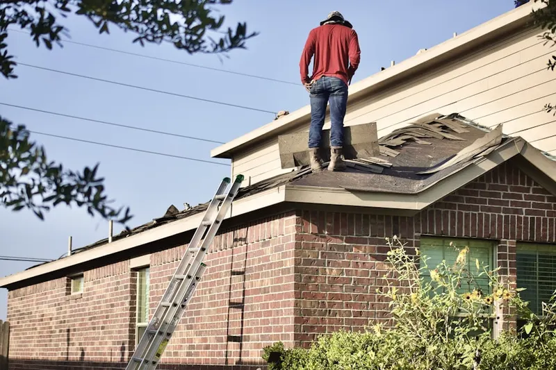Professional roofer working on a residential roof in Felicita